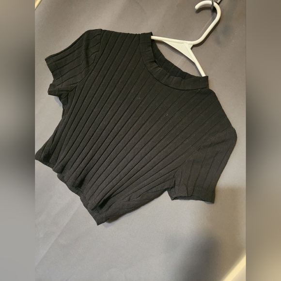 Shein Tops, Women's size Medium Black Rib Knit Crop Top - Picture 3 of 6
